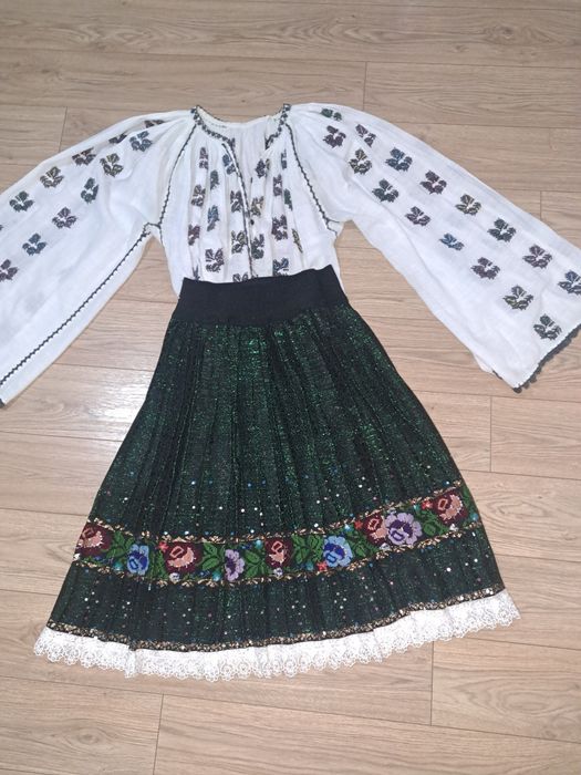 Costum popular traditional