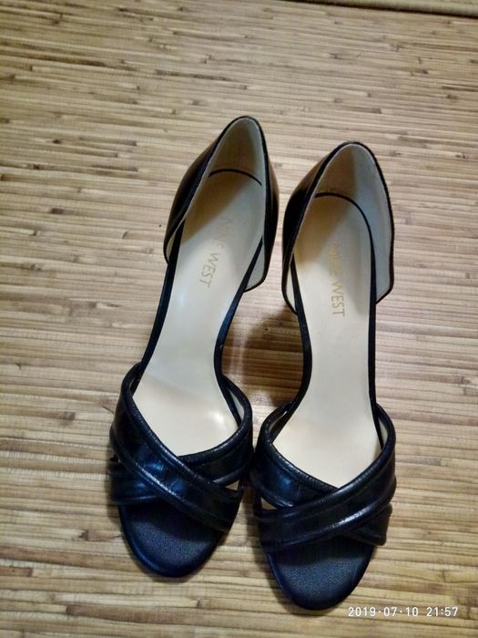 Продам босоножки