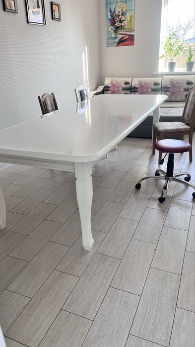 Стол гостинный продаю