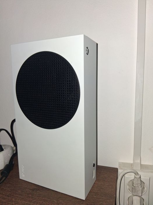 XBOX series S 550gb  cu 2 manete