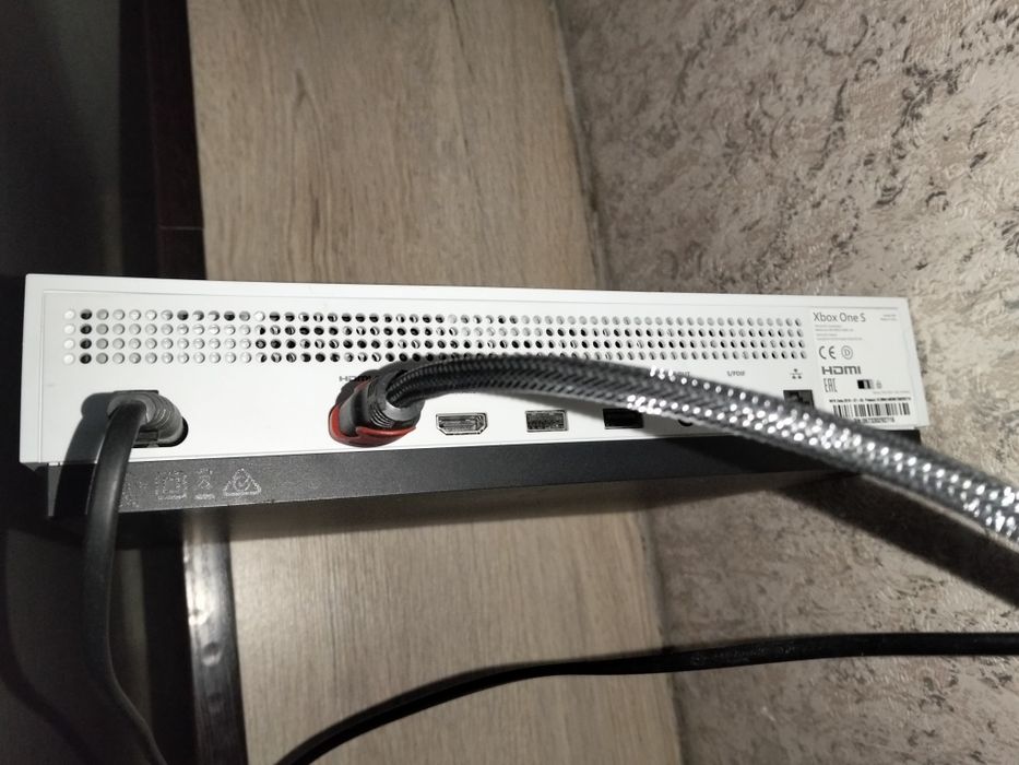 Xbox one s на 1 терабайт !обмен!