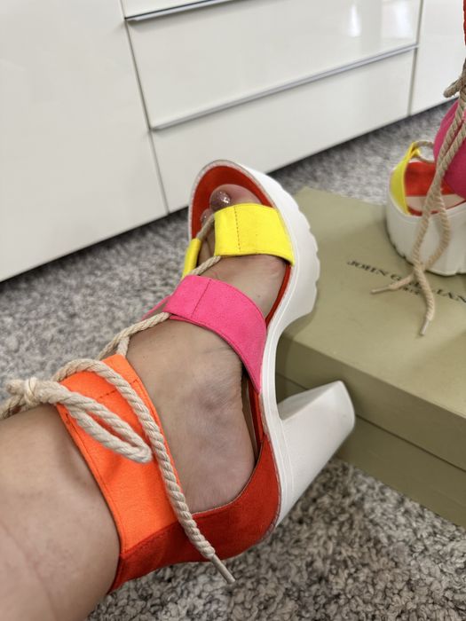 Sandale colorate