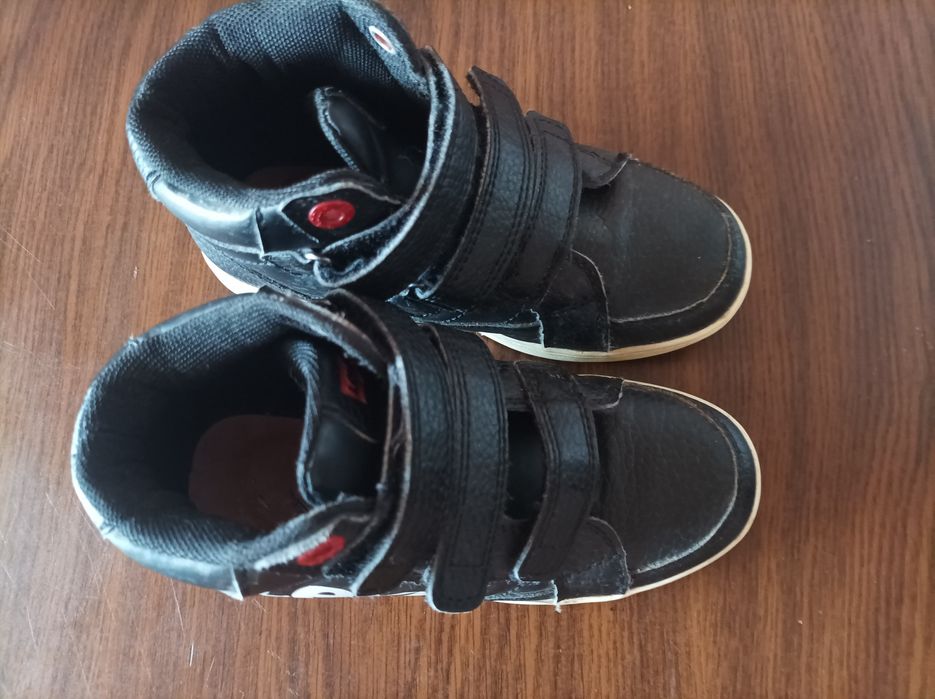 Adidași Levi pentru copiii