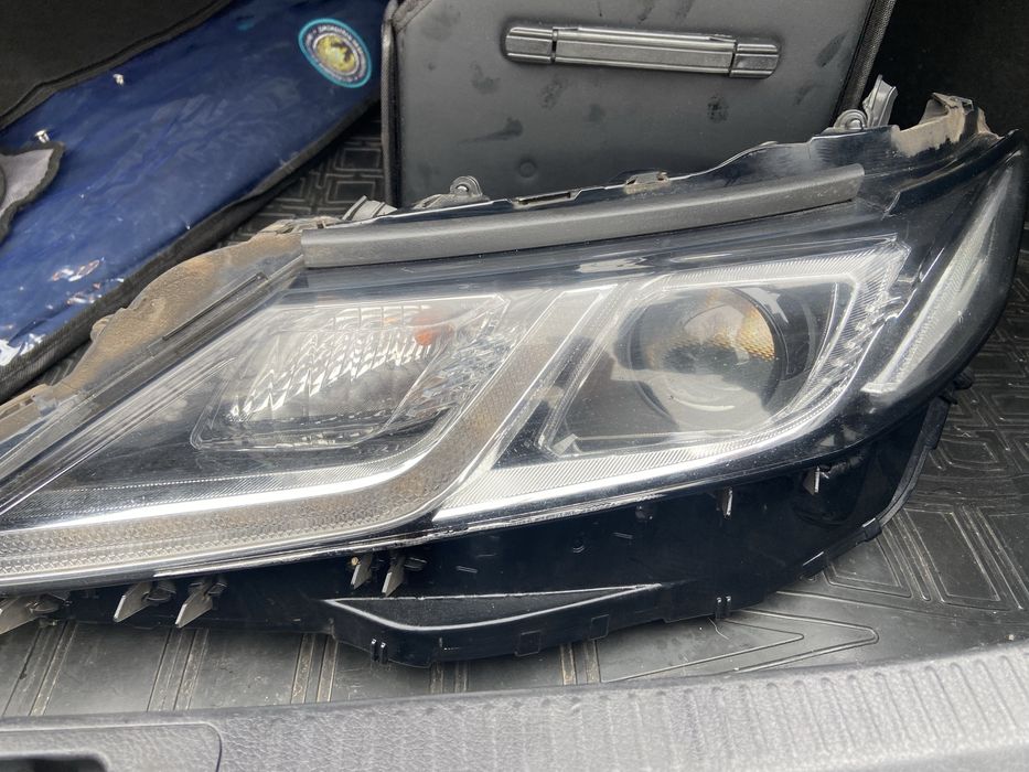 Фара Камри 70 оригинал