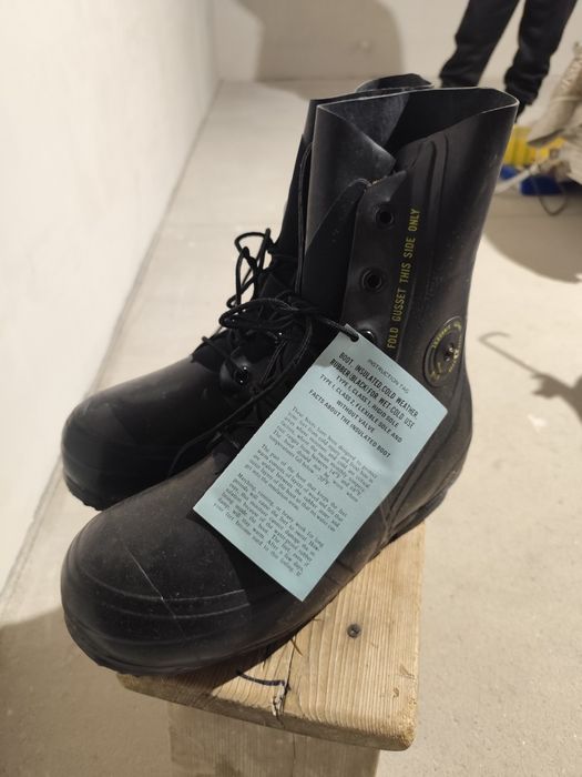 Продам легендарные ботинки " Микки Маус Бутс