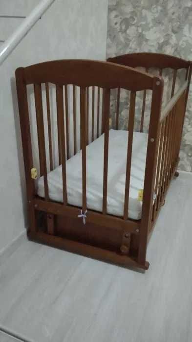 Продам детскую кроватку