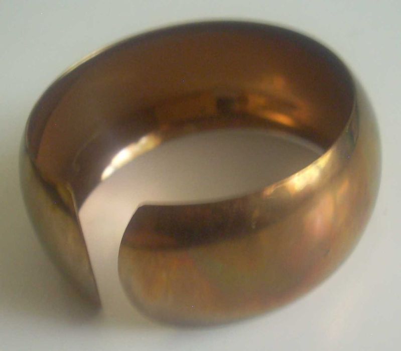 Дамска метална гривна в златист цвят