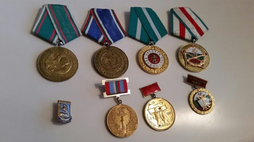 Медали и значки гр. София Иван Вазов • OLX.bg