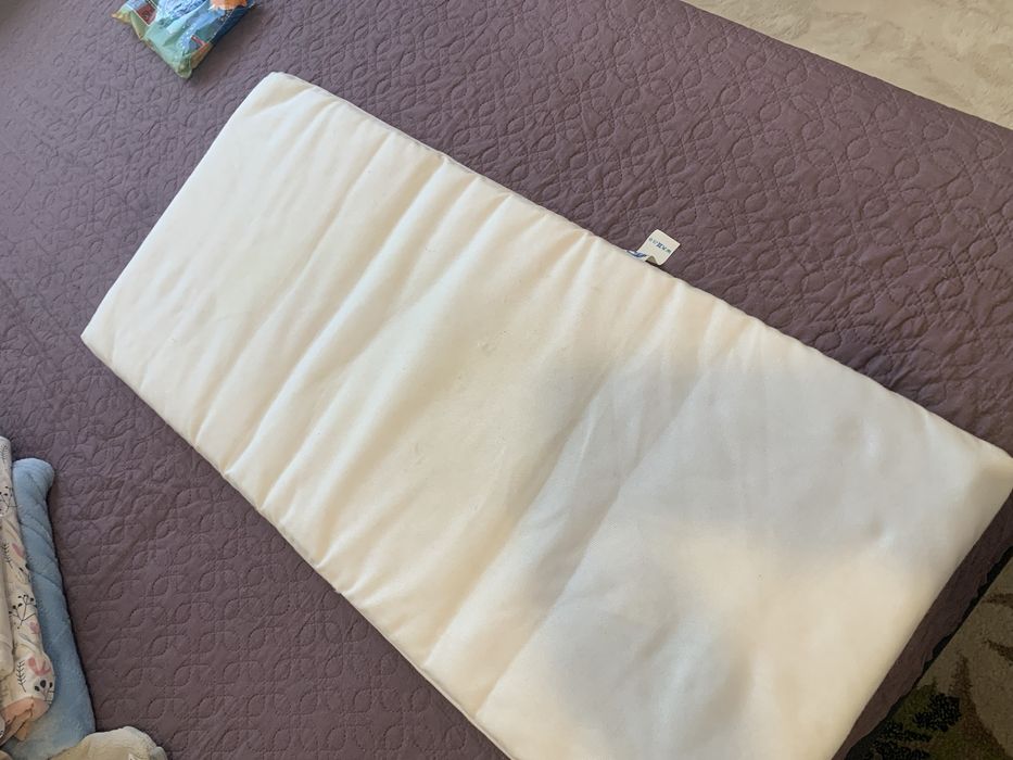 Patut de bebe si doua pompe de san