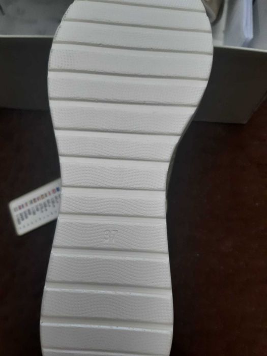 pantofi sport noi