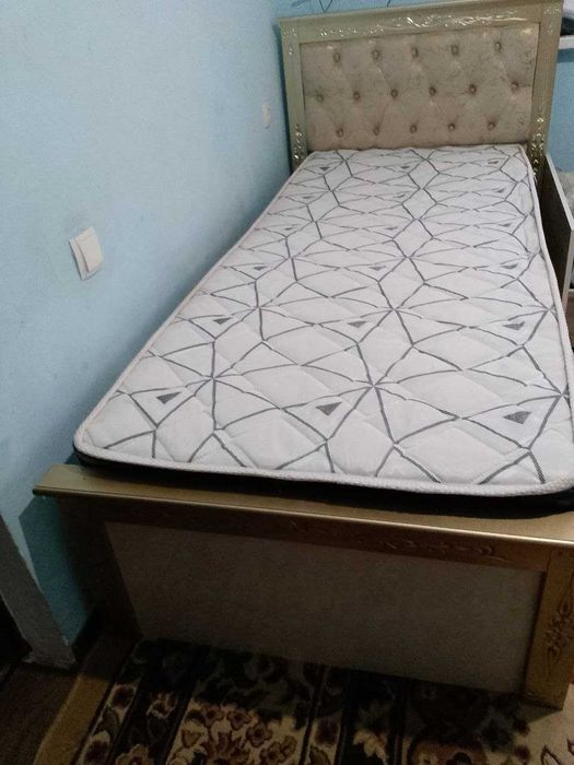 Bir kishilik divan sotiladi