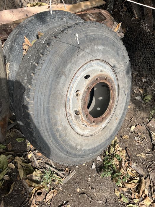 Продам резина на грузовое авто