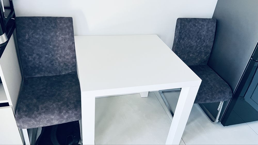Masă + 4 scaune bucătărie