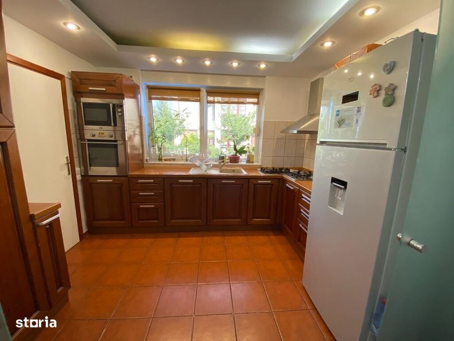 Inchiriere Vila 6 Camere Zona Iancu Nicolae!