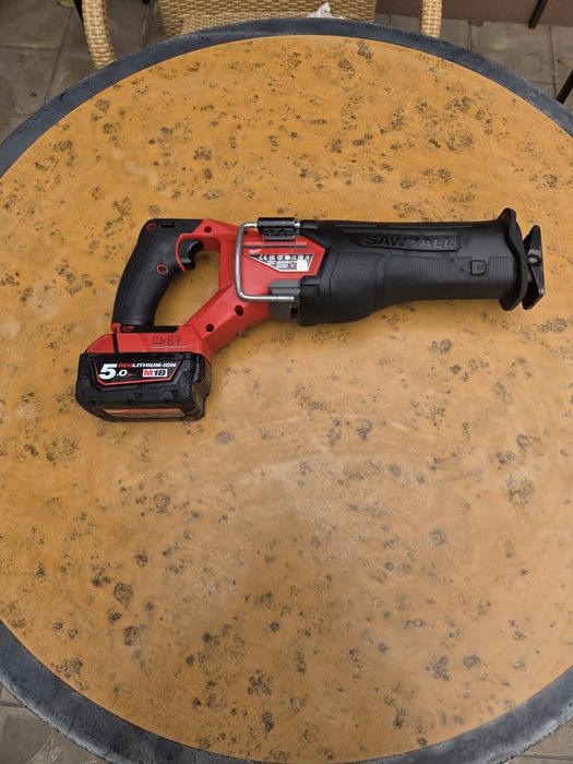 Акумулаторен саблен трион MILWAUKEE M18 FSZ