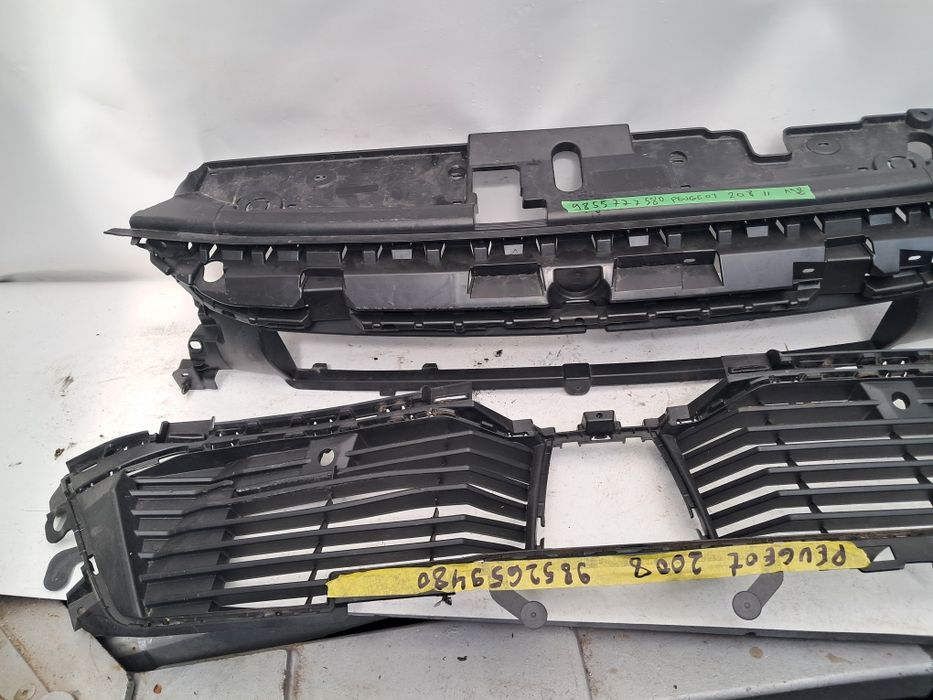 Решетка в броня  предна лайсна броня Peugeot 2008 Peugeot 208