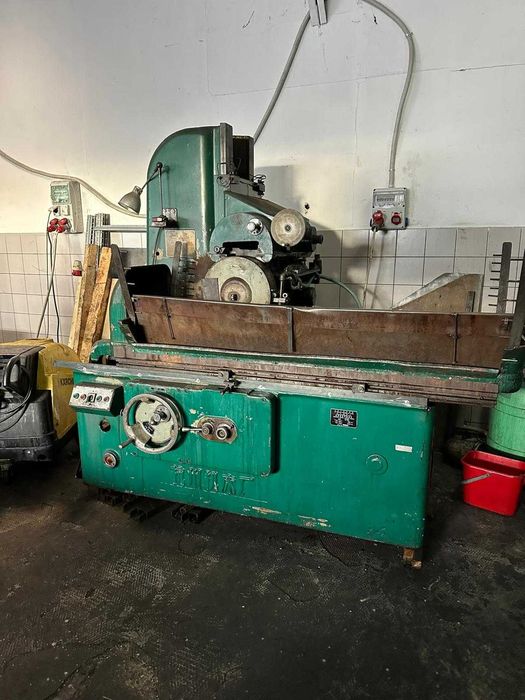 Se vinde masini  rectificari.