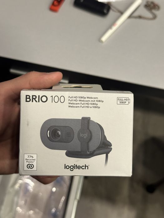 Вебкамера Logitech Brio 100