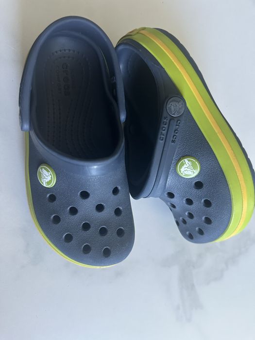 Оригинални детски чехлички-сандалки Crocs размер 27-28