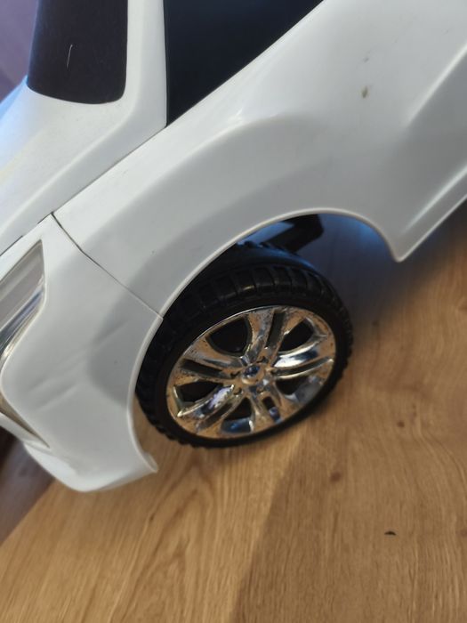 Кола за бутане бяла