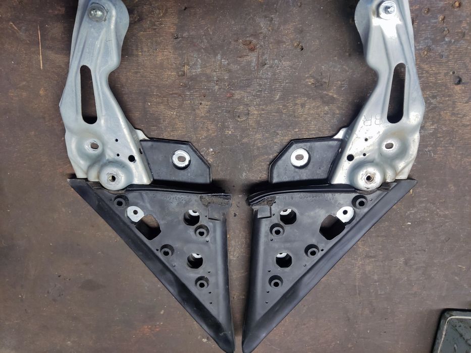 Продаю крепление зеркал subaru