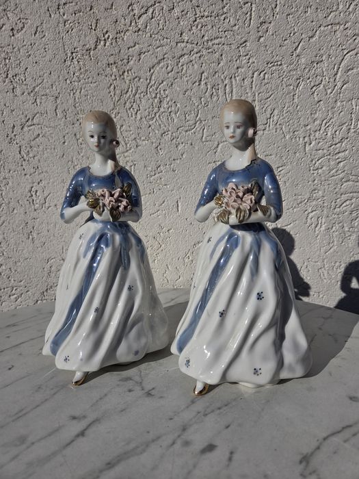 Set 2 figurine din porțelan – domnișoare cu flori, vintage