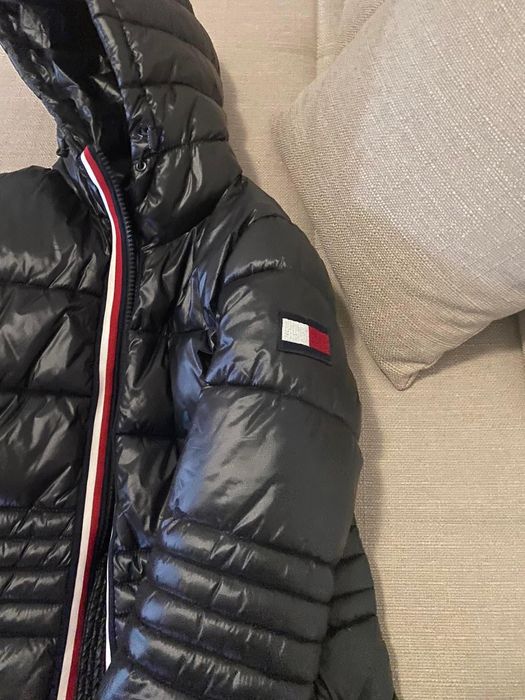 Vând geaca Tommy Hilfiger