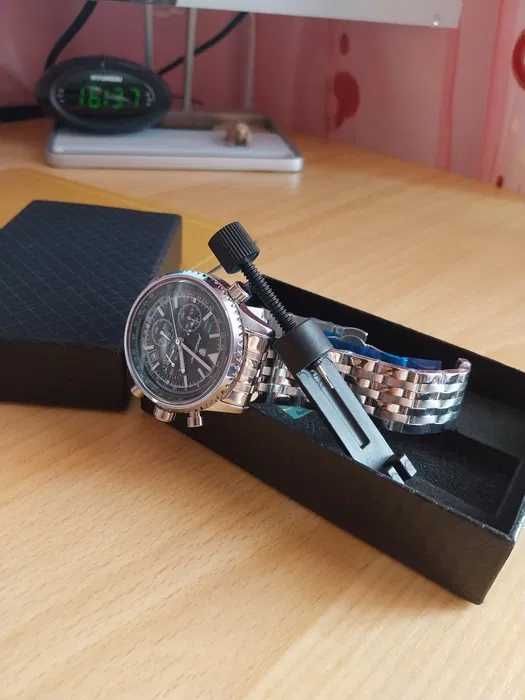 Ceas quartz cronograf extrem de precis