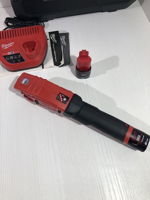 Milwaukee C12 PC pentru debitat țevi