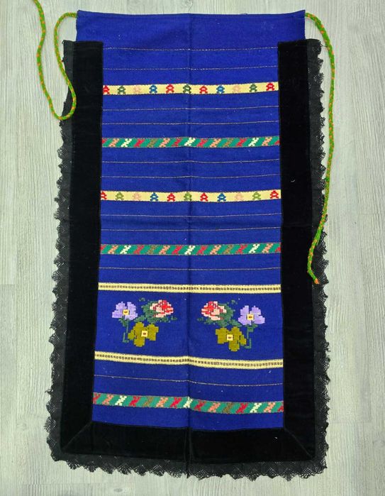 Автентични стари вълнени престилки