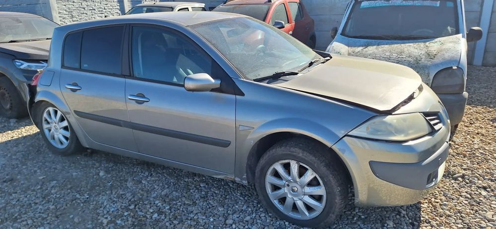 dezmembrez renault megane 2