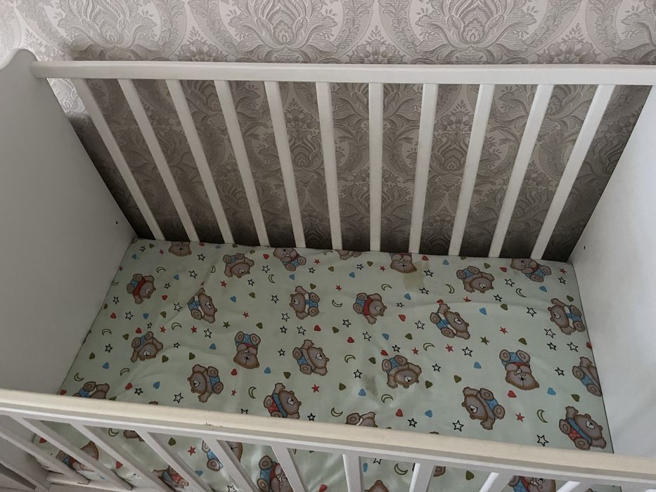 Детский кроват ( матрас в подарок)