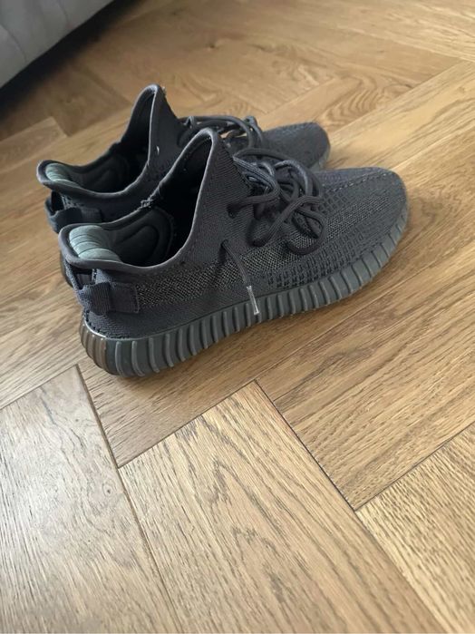 Yeezy 350 v2 cinder