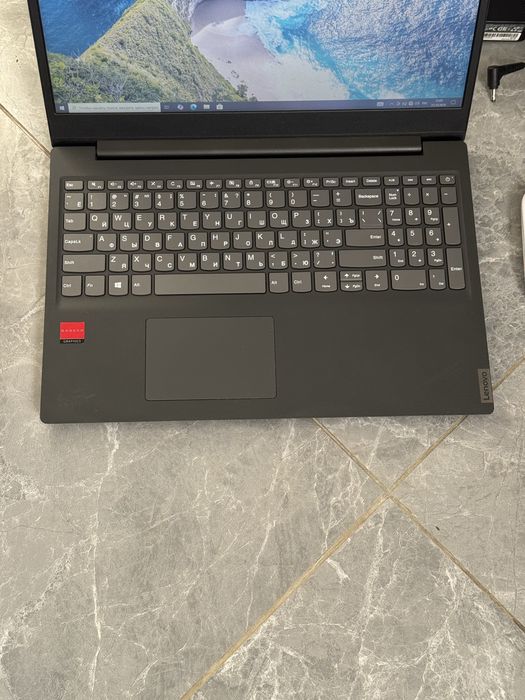 Офисный ноутбук Lenovo
