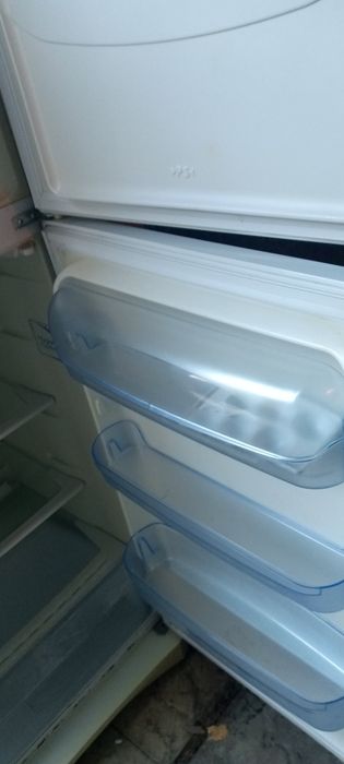 Frigider perfect funcțional  .nu ofer transport sec 5 Sebastian. Mă sunați e Nr de tel nu am card și nu pun colet al ridicați de acasă