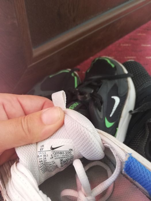 Adidași Nike de vânzare.