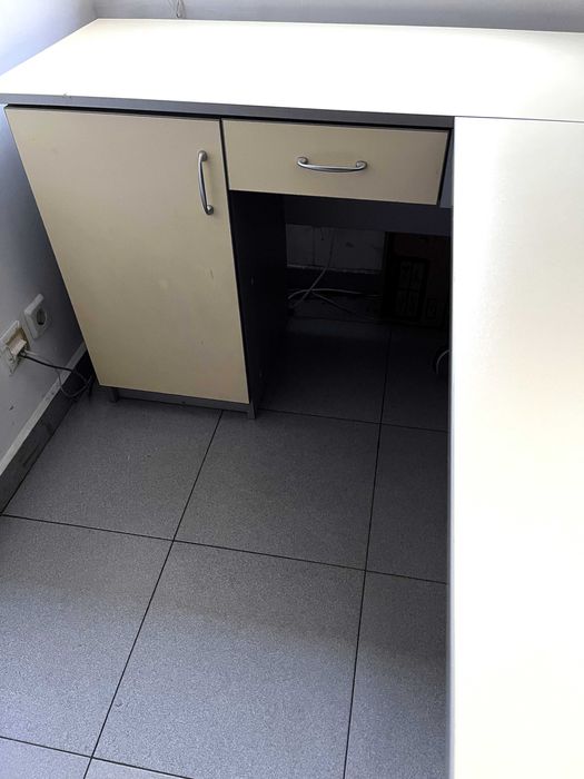 Две офис бюра ъглови, комплект + подарък