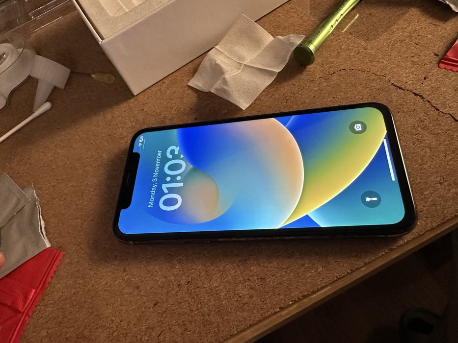 Vând iPhone X 256GB, gri/negru, baterie noua 100%, display nou