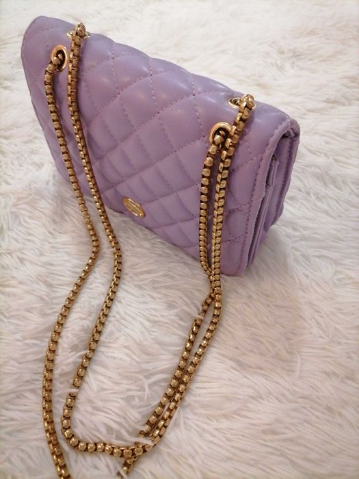 Лилава Чанта със златна дръжка