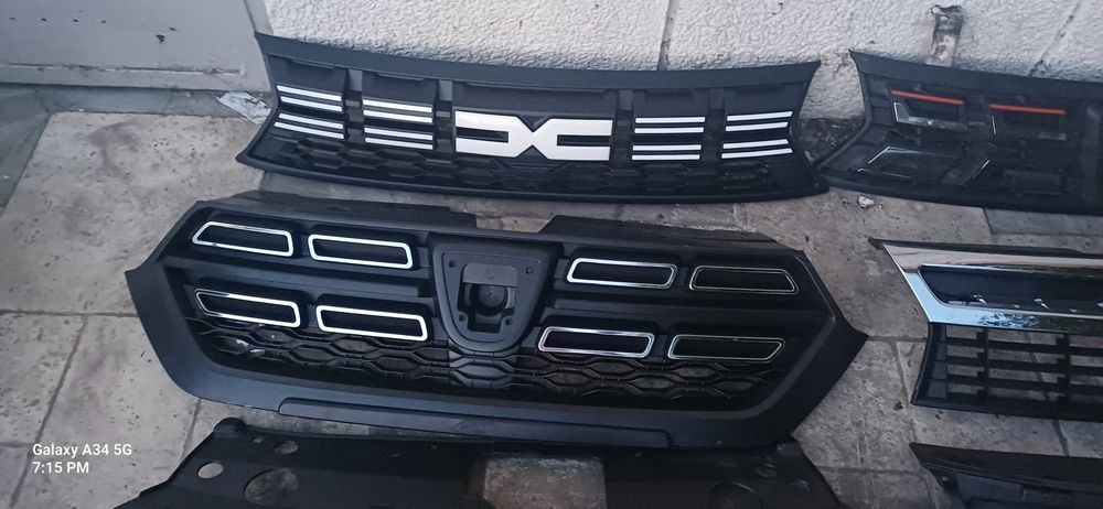 Grila masca fata Dacia Duster Logan Sandero Stepway Dokker nou