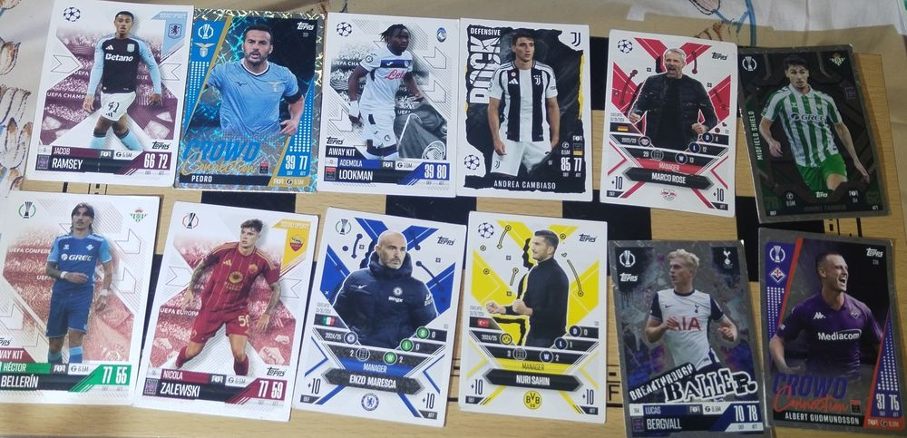 Vând cartonase de fotbal