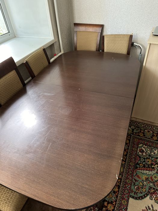 Продаю деревянный стол со стульями