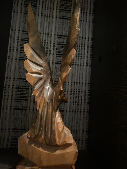 Продам деревянную статуэтку беркут