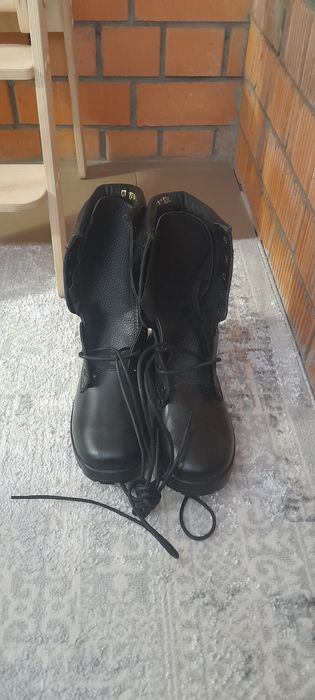 Продам берцы и туфли