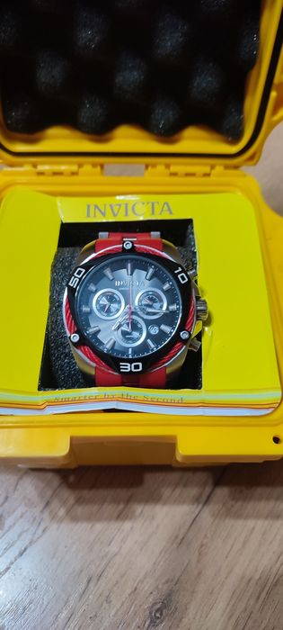 Продаю часы INVICTA