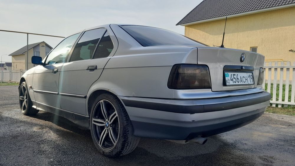 БМВ Е36 318i сатылады обмен карастырам