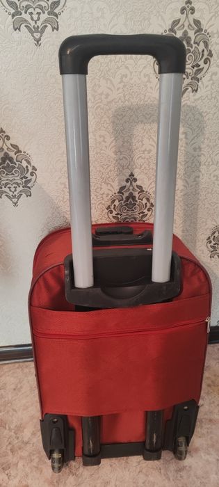 Чемодан небольшой б/у
