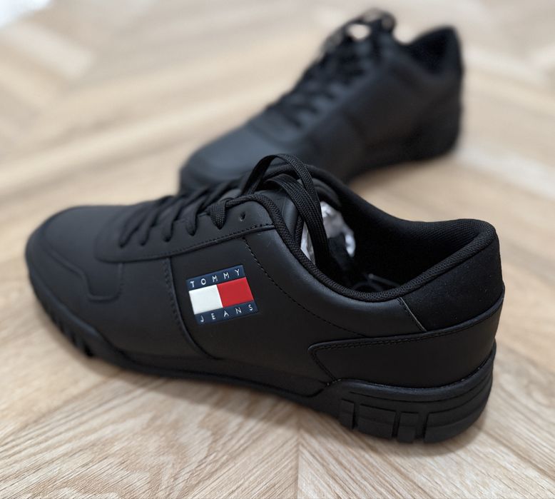 Tommy Hilfiger обувки