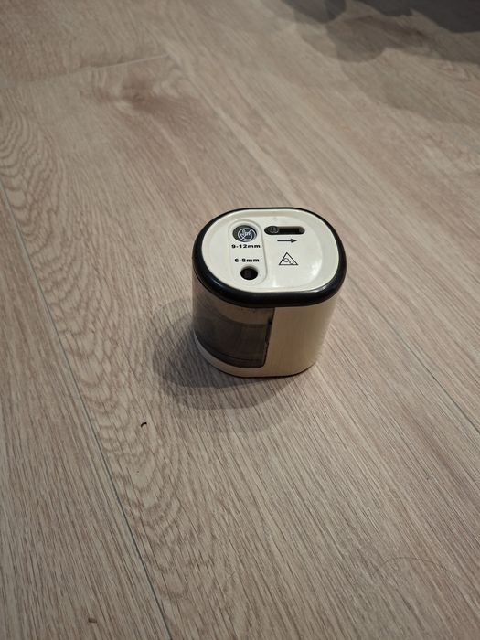 Електроческа острилка.