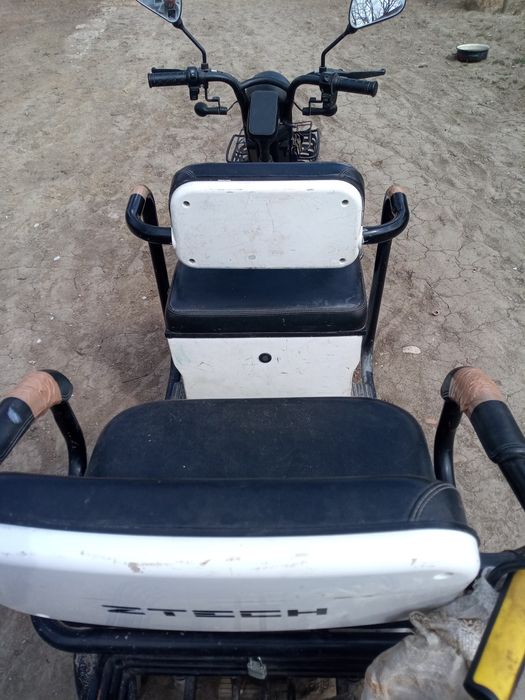 Vând tricicleta 2 locuri